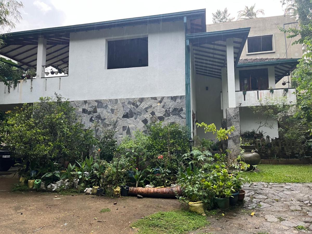 Rustic Mahaweli Lägenhet Kandy Exteriör bild