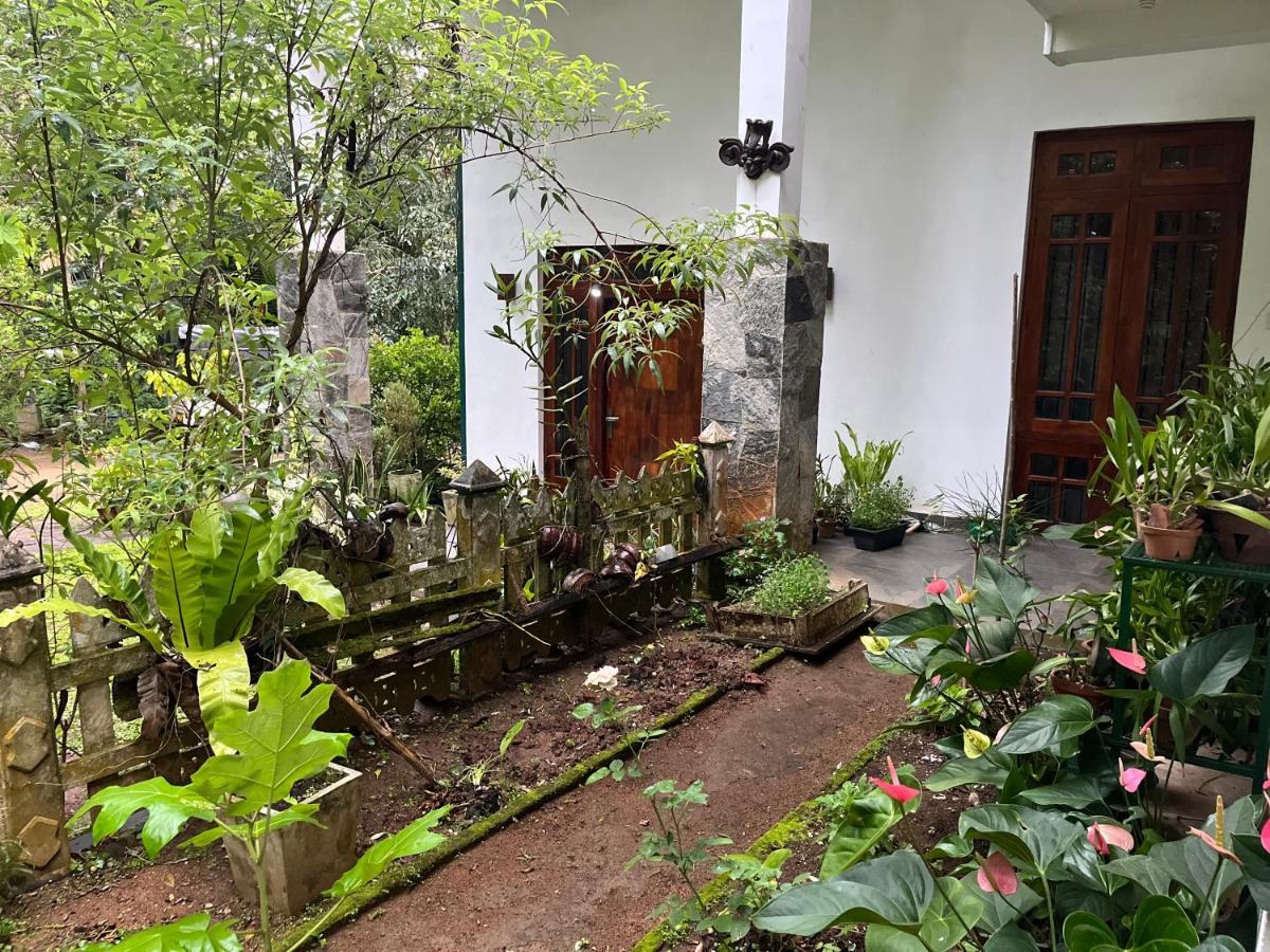 Rustic Mahaweli Lägenhet Kandy Exteriör bild